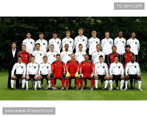 足球星空精选：纵览世界足坛巨星风采与经典时刻的精彩呈现