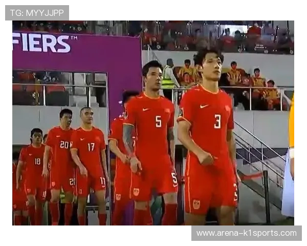 足球球星与球迷互动共振展现热血激情的赛场魅力与观众情感共鸣