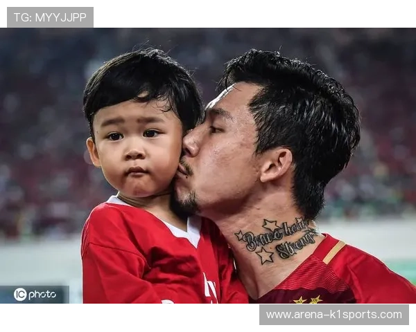 足球球星女儿双胞胎身份曝光 父爱如山引发网友热议 足球球星女儿双胞胎身份曝光 父爱如山引发网友热议