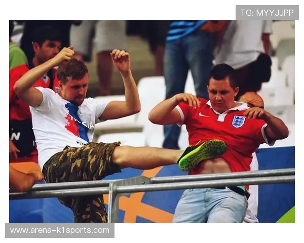 足球球星化妆后街头踢球引围观路人热议运动与时尚结合新潮流 足球球星化妆后街头踢球引围观路人热议运动与时尚结合新潮流